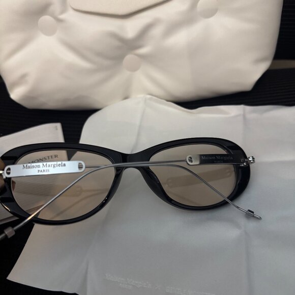 Maison Margiela x Gentle Monster Black Oval Sunnies – Viral Look main image 5